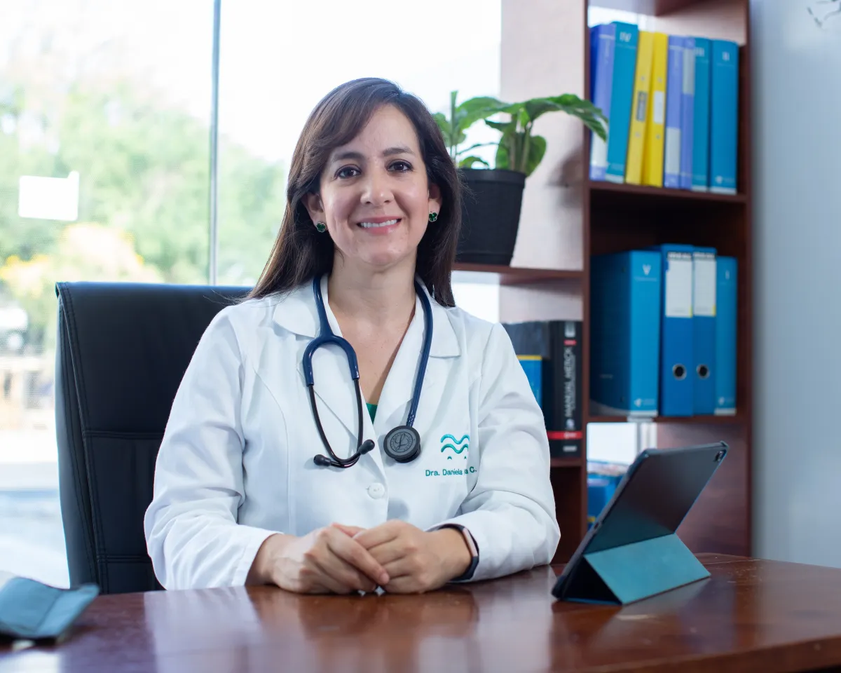 La Dra. Daniela Navia en consulta